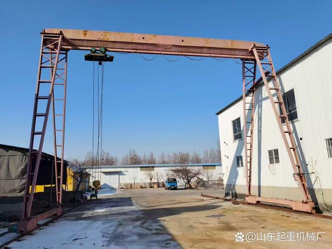 钢铁巨人的安全方法论 工厂起重机作业与重型设备搬运